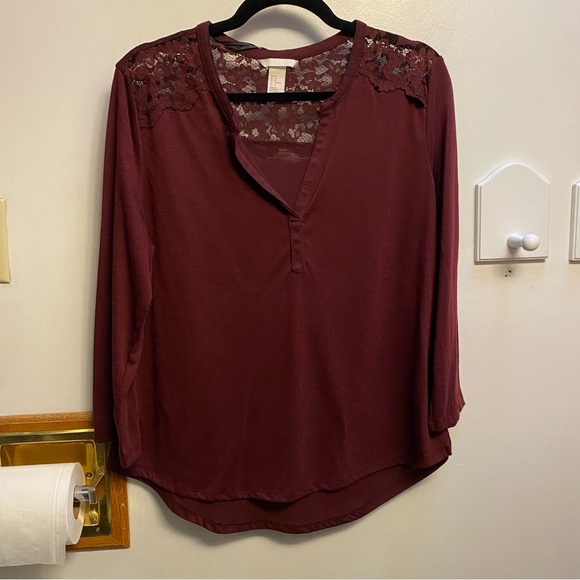 🖤5/$20 H&M Burgundy Lace Detail 3/4 Length Sleeve Top - Picture 2 of 7